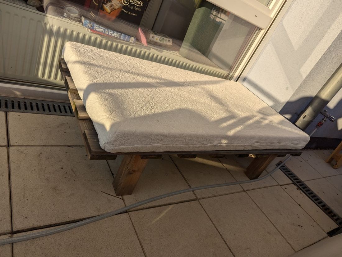 Palettenbank Balkon mit Polster, Foto 1