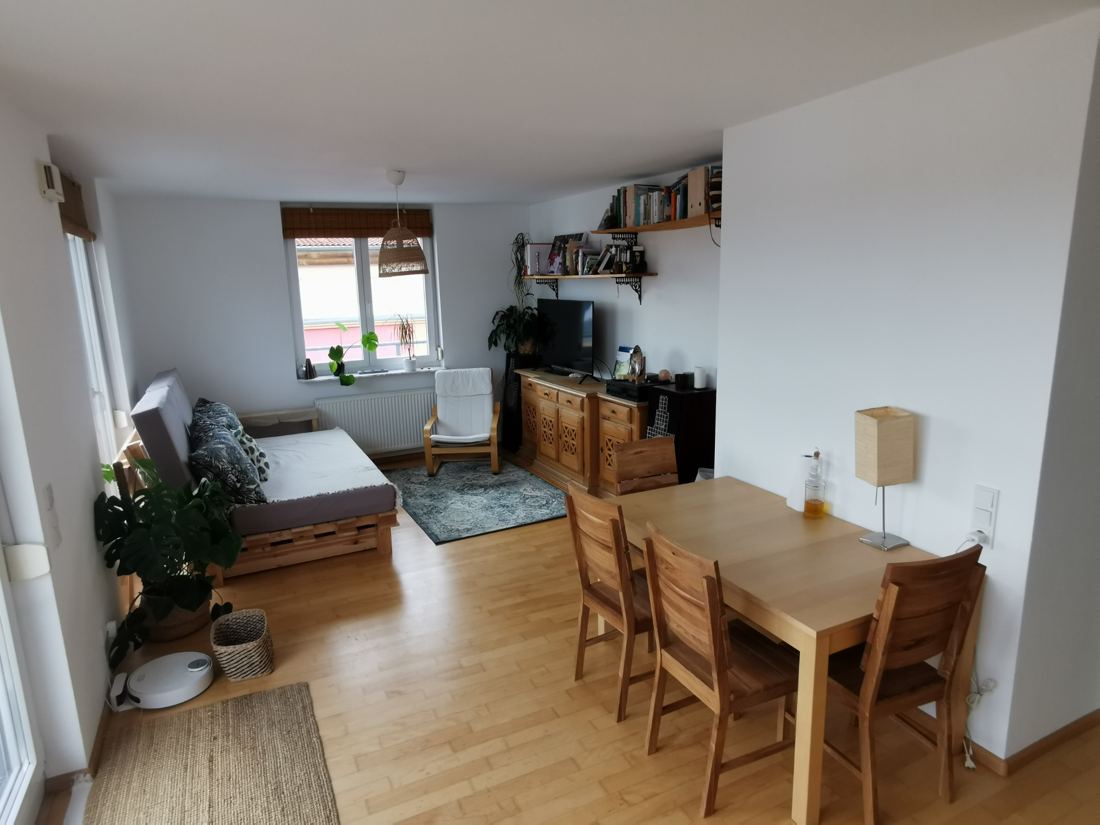 Ausziehbarer Esstisch + 4 Holzstühle, Foto 1