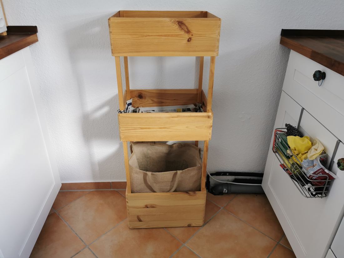 Etagenregal Küche (3 Holzkisten), Foto 1