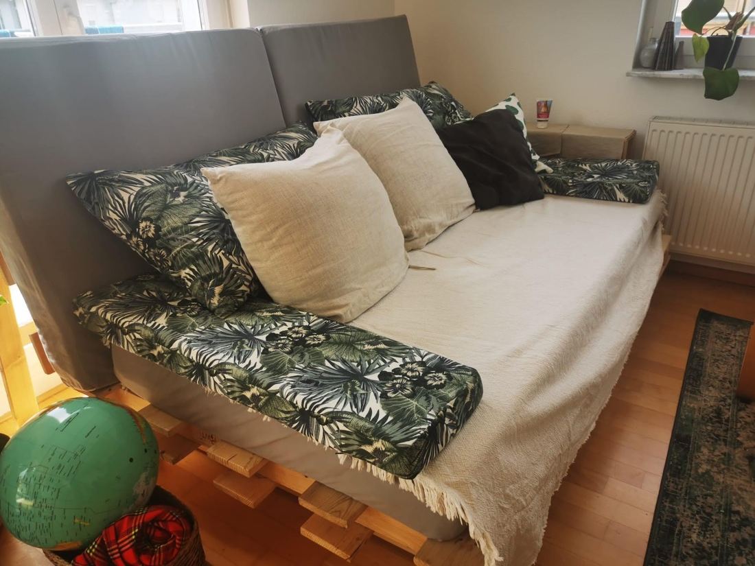 Graue Polster (2 Stück) vom ehemaligen Palettensofa, Foto 1