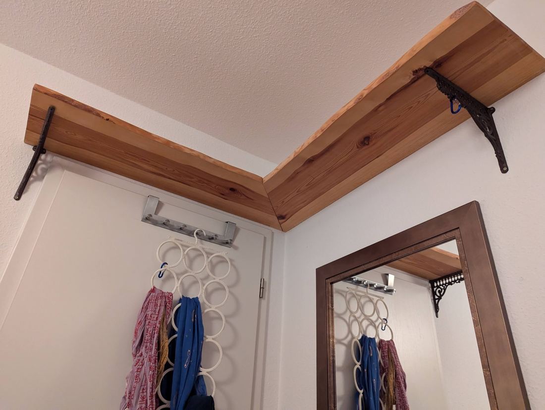 DIY-Wandregal-Bretter (Vollholz) + Guss-Konsolen, Foto 2